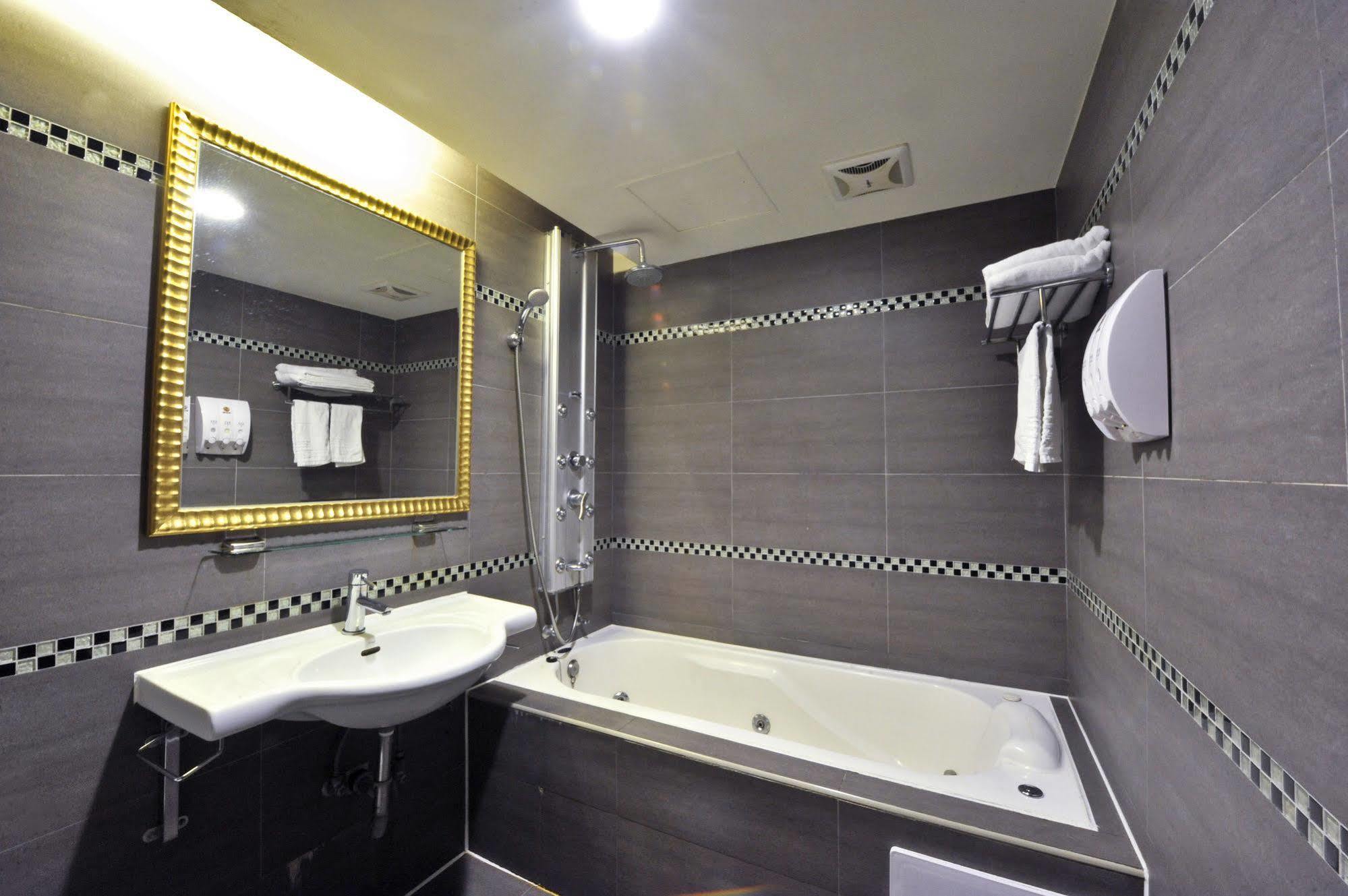 Carnival Motel Taipei Dış mekan fotoğraf
